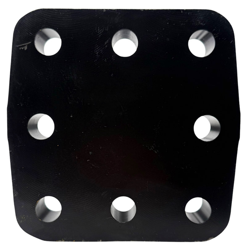 Tažné oko o průměru 40 mm na přírubě 100 × 110 mm 8 děr pro přívěsy 