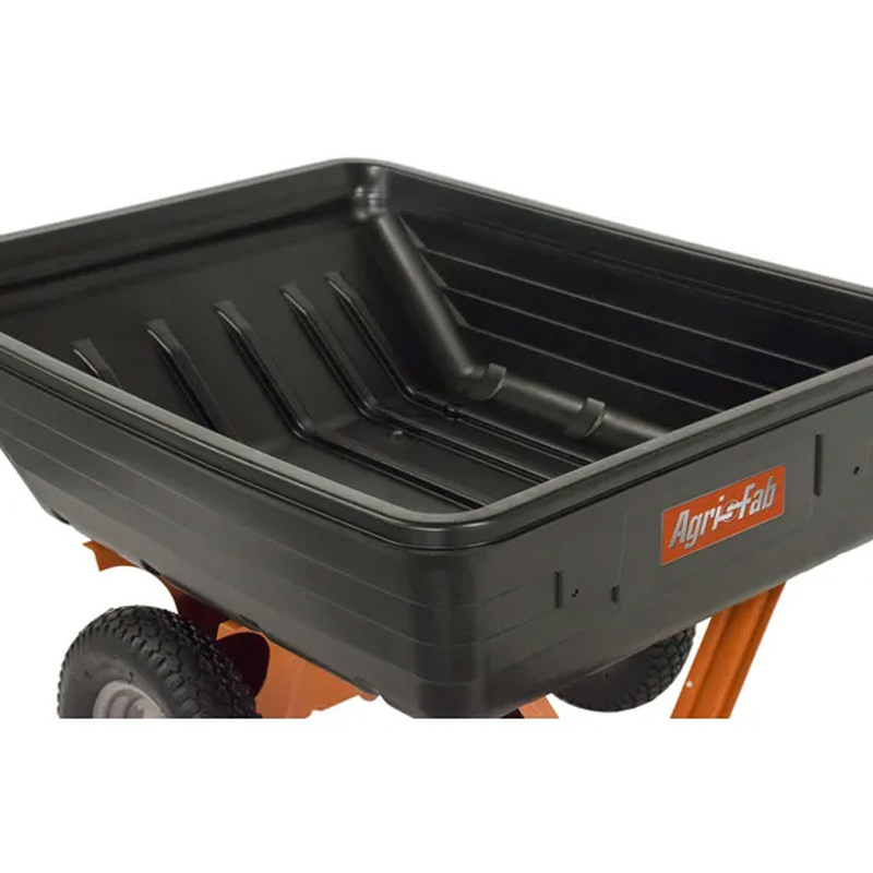 Přívěsný vozík AgriFab za zahradní sekací traktor s nosností 300 kg