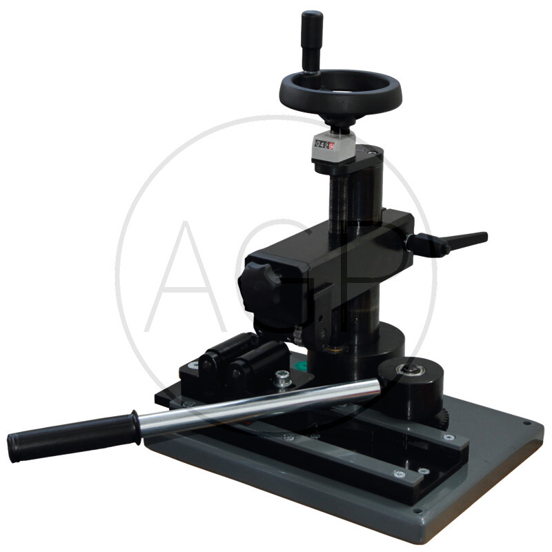 Ruční razicí stroj MPM 01TZ v balení